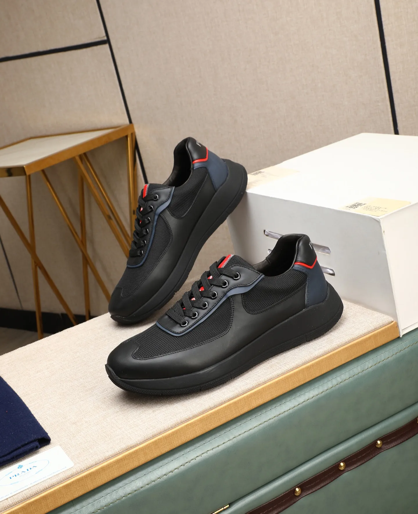 Men's shoes 💰600 Top quality New hot models on the official website, timeless for a century, 🆘 Trendy brand (Prada) mainly promotes hot models, avant-garde and versatile fashion men's shoes private version molding, cowhide surface splicing 1:1 oil edge treatment... fashionable and simple, original imported cowhide lining cowhide feet; the atmosphere and personality are more fashionable, eye-catching and pursuing class, it will subvert the old idea and be a must-have for fashion trendsetters with you! Must keep it for yourself! High-end comfort, high-end quality workmanship. Size: 38-44 Various colors available. full package